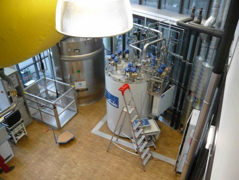 HELIUMVERFLÜSSIGUNGSANLAGE- IFW DRESDEN HELIUMVERFLÜSSIGUNGSANLAGE- IFW DRESDEN